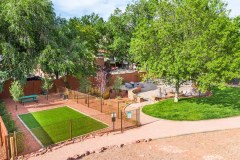 sedona-hotel-allows-dogs-pet-area