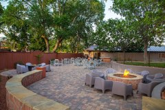 sedona-hotel-patio-with-firepits