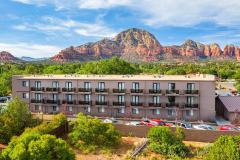 view-of-thunder-mountain-from-andante-inn-sedona-hotel